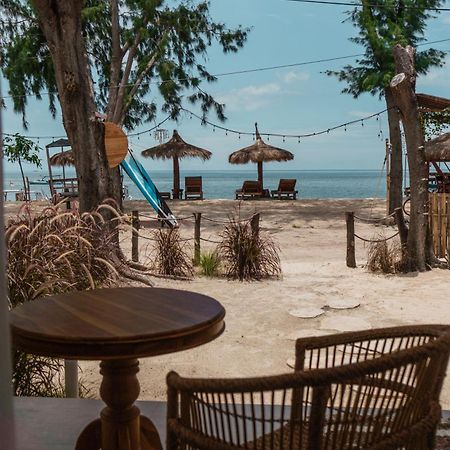 Sunscape Villa - Beachfront And Private Pool Gili Air Exterior foto