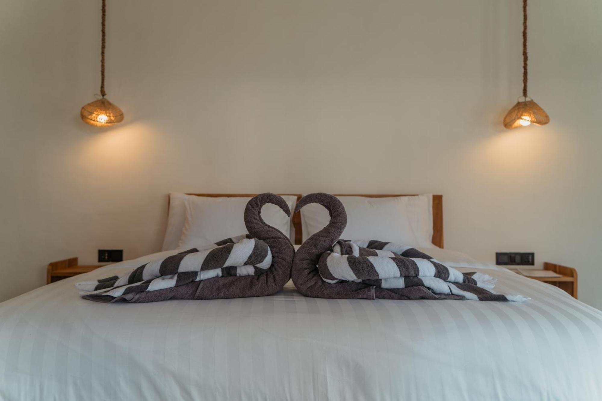 Sunscape Villa - Beachfront And Private Pool Gili Air Exterior foto