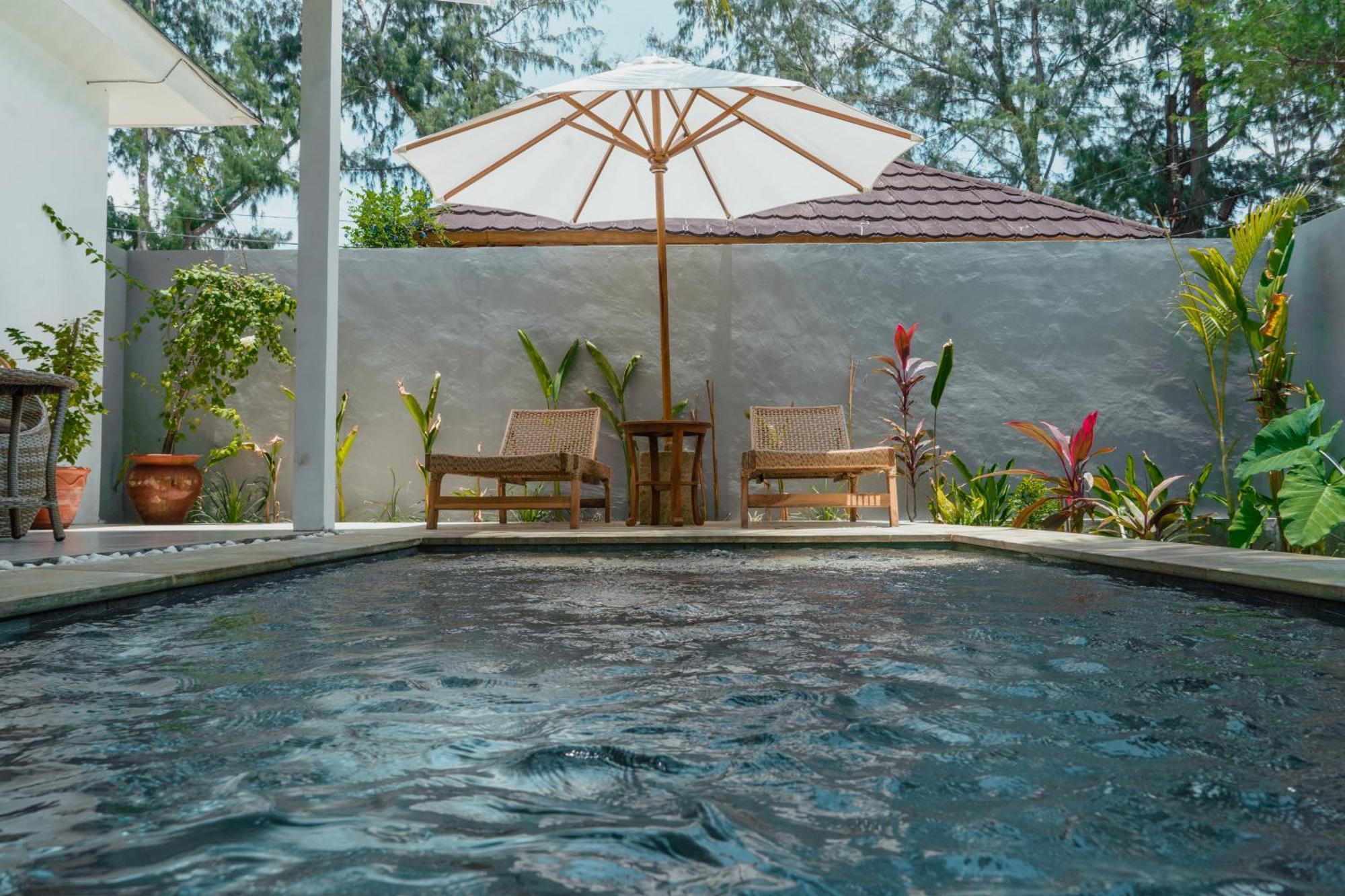 Sunscape Villa - Beachfront And Private Pool Gili Air Exterior foto
