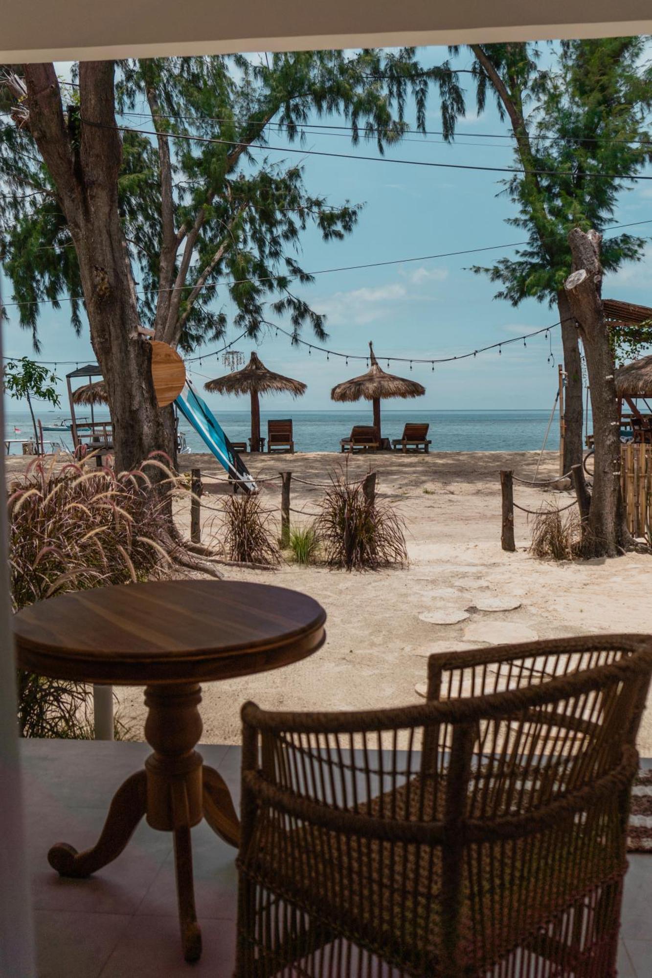 Sunscape Villa - Beachfront And Private Pool Gili Air Exterior foto